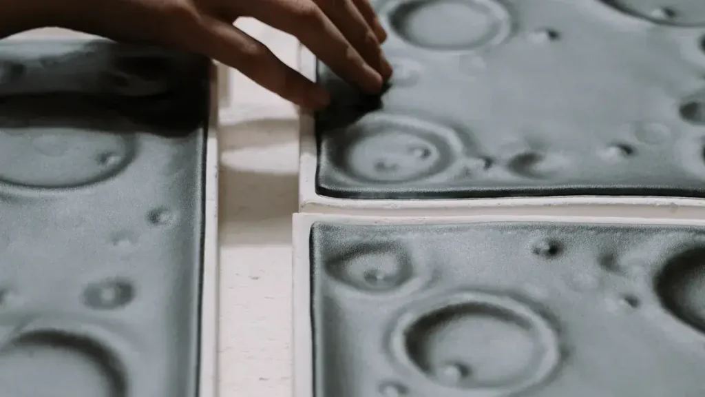 How to Choose the Right Mold Release Agent for Automotive Component Manufacturing (1)